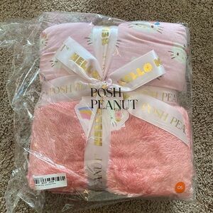 Posh peanut hello kitty plush NIB